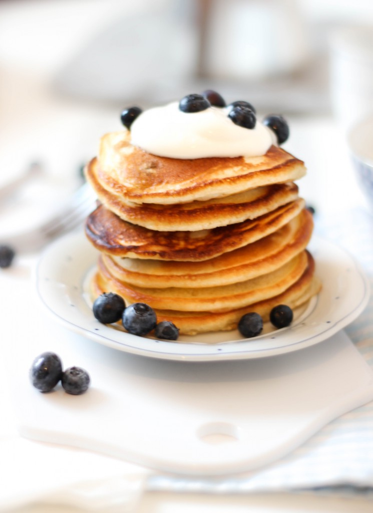 Blaubeer-Pancakes mit Vanillejoghurt